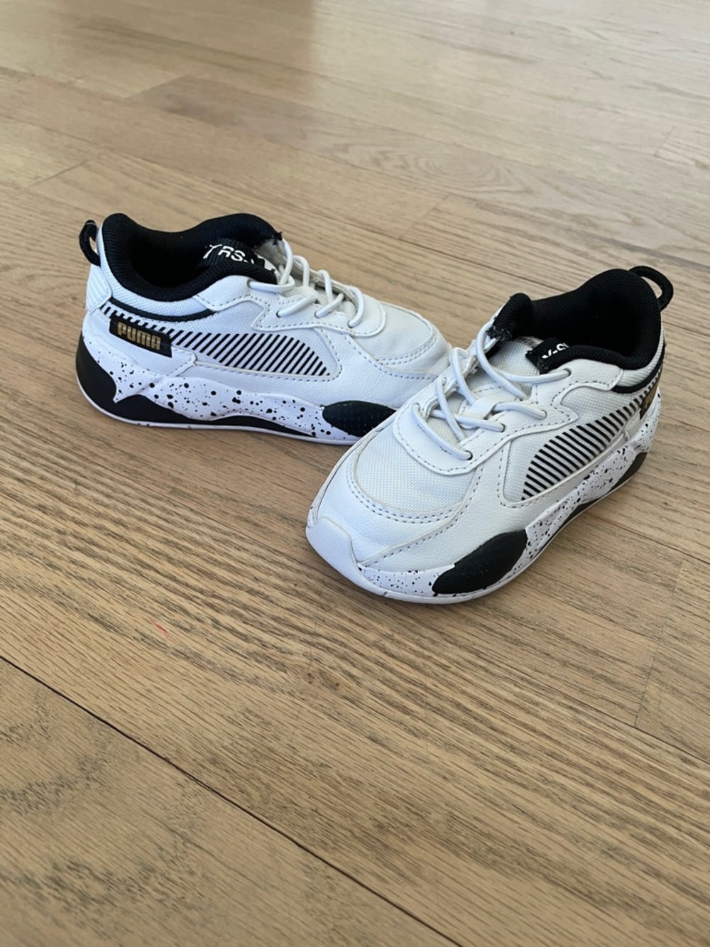 Puma Kids White and Black Speckled Low-Top Sneakers